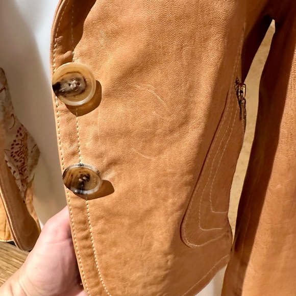 Andrew Marc - Camel color -cropped- Distressed Leather Blazer Jacket - Picture 9 of 10